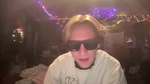 Snapshot of gavinnumbers chatting on December 15, 12:15 am gavinnumbers online show from December 15, 12:15 am