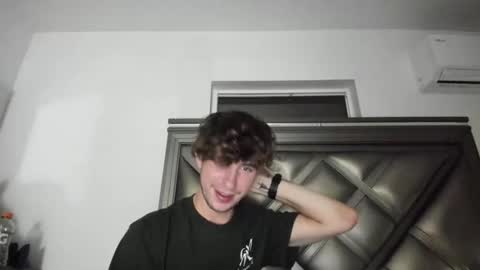 Snapshot of gayndepressed chatting on September 25, 4:27 am Trace online show from September 25, 4:27 am