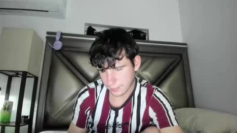 Snapshot of gayndepressed chatting on April 20, 2:47 am Trace online show from April 20, 2:47 am