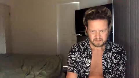 Snapshot of gcsurfer81 chatting on December 13, 7:25 am gcsurfer81 online show from December 13, 7:25 am