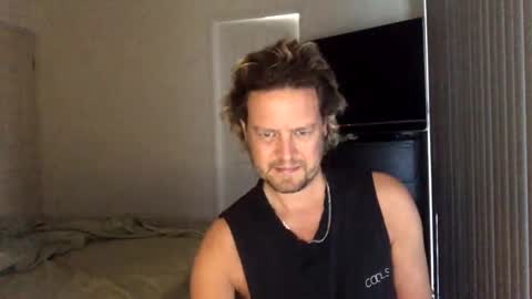 Snapshot of gcsurfer81 chatting on December 19, 7:29 am gcsurfer81 online show from December 19, 7:29 am