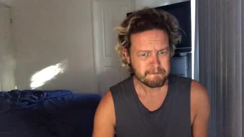 Snapshot of gcsurfer81 chatting on January 27, 7:14 am gcsurfer81 online show from January 27, 7:14 am