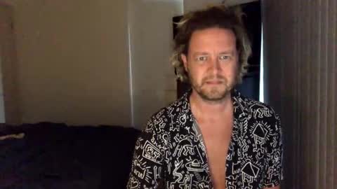 Snapshot of gcsurfer81 chatting on February 10, 8:09 am gcsurfer81 online show from February 10, 8:09 am