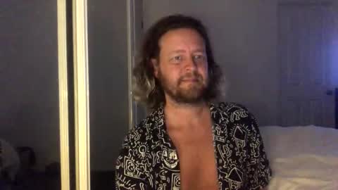 Snapshot of gcsurfer81 chatting on October 26, 8:42 am gcsurfer81 online show from October 26, 8:42 am