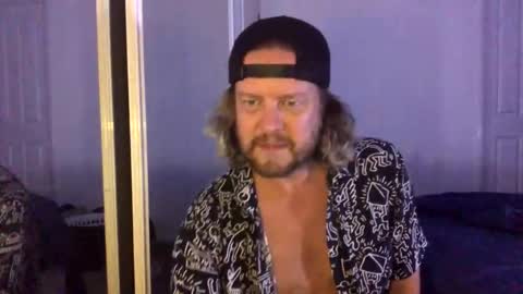 Snapshot of gcsurfer81 chatting on November 29, 9:45 am gcsurfer81 online show from November 29, 9:45 am