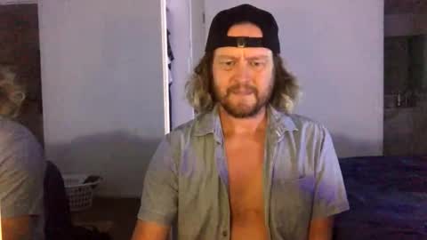 Snapshot of gcsurfer81 chatting on December 17, 9:15 am gcsurfer81 online show from December 17, 9:15 am