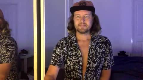 gcsurfer81 online show from March 17, 8:17 am