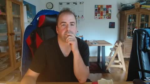 Snapshot of geileralex88 chatting on July 8, 8:41 am naturalchest83 online show from July 8, 8:41 am