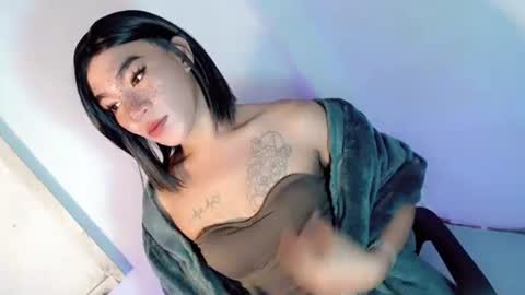Snapshot of gelluxxx chatting on August 9, 2:35 am gelo online show from August 9, 2:35 am