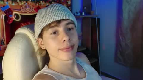 Snapshot of gemdominus chatting on December 18, 1:00 am Gem Dominus online show from December 18, 1:00 am