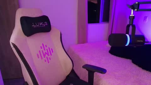 geminis11 online show from March 18, 11:30 pm