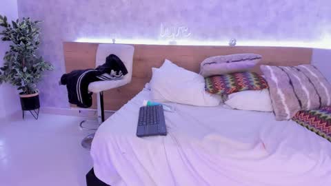 geminis muentes online show from February 12, 4:01 am