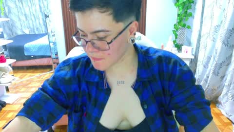 Snapshot of geminis_xxx1 chatting on April 10, 3:45 am geminis_xxx1 online show from April 10, 3:45 am