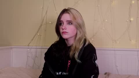 Ilona online show from December 4, 5:54 pm