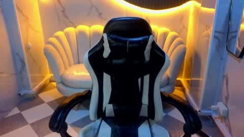 genesis_b_ online show from March 31, 12:38 pm