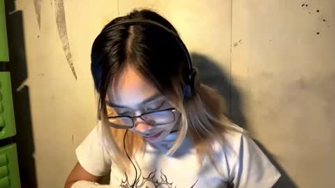 Snapshot of genesistresvant chatting on December 23, 10:24 am Yuki online show from December 23, 10:24 am