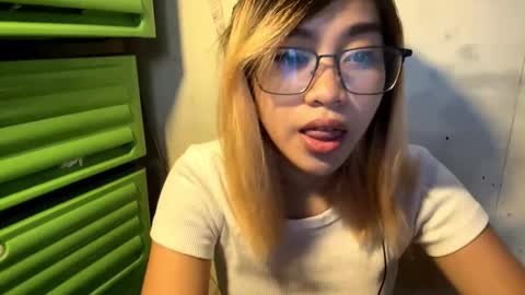 Snapshot of genesistresvant chatting on January 9, 4:37 am Yuki online show from January 9, 4:37 am