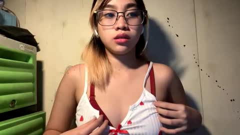 Snapshot of genesistresvant chatting on January 15, 1:16 pm Yuki online show from January 15, 1:16 pm