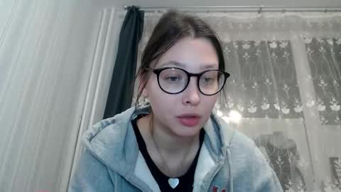 genev__ievee online show from November 25, 3:01 pm
