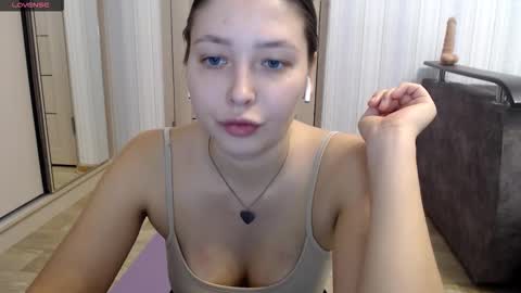 genev__ievee online show from March 9, 4:22 pm