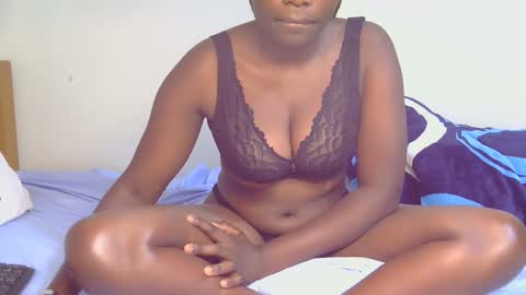 Snapshot of geni_smart chatting on October 31, 6:47 am Luciana online show from October 31, 6:47 am