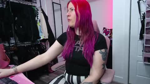 Snapshot of gennyrock chatting on April 17, 5:49 pm Genny Rock and online show from April 17, 5:49 pm