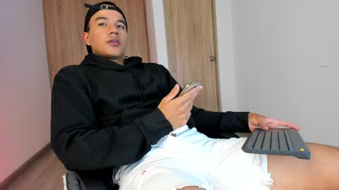 Snapshot of george_cams1 chatting on June 5, 2:40 am Jorge online show from June 5, 2:40 am