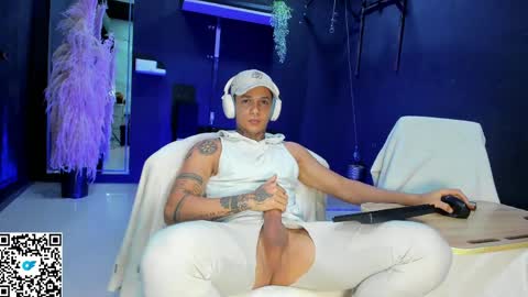 Snapshot of george_prince2 chatting on May 8, 8:14 pm independent model online show from May 8, 8:14 pm