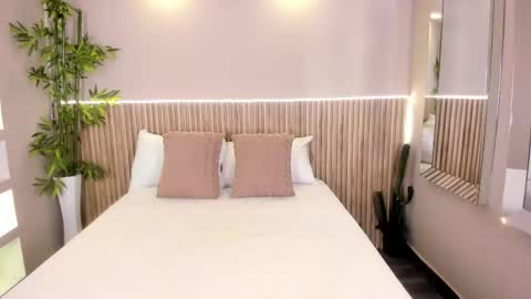 GeorginaReyes  online show from April 18, 10:43 pm