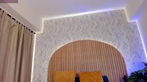 Kendal  online show from November 15, 2:13 pm