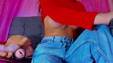 geraldinesuaan online show from December 11, 10:14 am