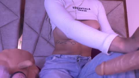 geraldinesuaan online show from February 28, 1:25 pm