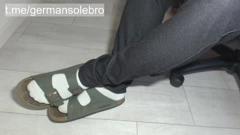 Snapshot of germansolebro chatting on October 2, 6:20 am GermanSoleBro online show from October 2, 6:20 am