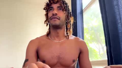 Snapshot of gerson229 chatting on October 15, 10:48 am gerson229 online show from October 15, 10:48 am