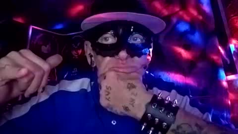 lestatbites online show from December 4, 8:01 am