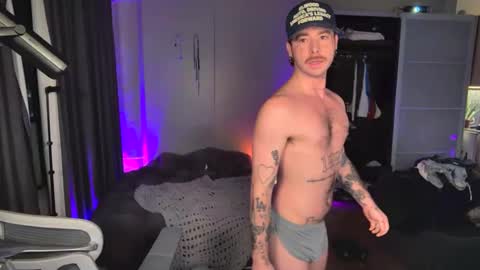 Snapshot of getoffwithtrent chatting on September 30, 7:46 am getoffwithtrent online show from September 30, 7:46 am