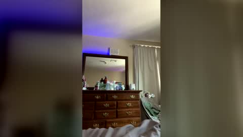 Snapshot of gggpixieprincess99 chatting on December 18, 3:51 pm gggpixieprincess99 online show from December 18, 3:51 pm