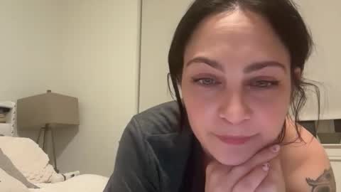 ggstrawberries online show from March 24, 1:54 am