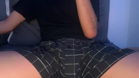 Snapshot of gh0st_boy_ chatting on October 14, 2:01 am gh0st_boy_ online show from October 14, 2:01 am