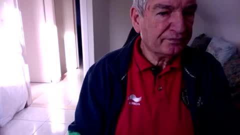 Snapshot of gh1952ma chatting on December 18, 1:06 pm Gisse online show from December 18, 1:06 pm