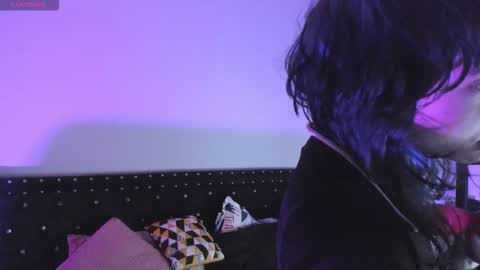 Snapshot of ghosty_doll chatting on December 16, 8:25 pm Allison online show from December 16, 8:25 pm