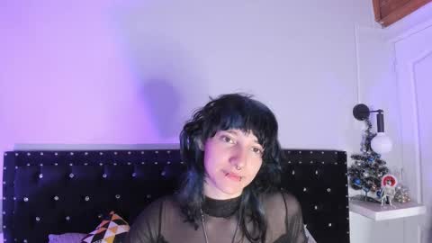 Snapshot of ghosty_doll chatting on December 18, 8:15 pm Allison online show from December 18, 8:15 pm