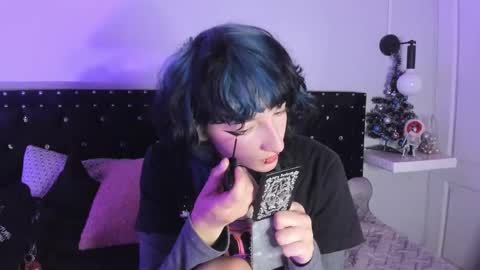 Snapshot of ghosty_doll chatting on December 19, 9:44 pm Allison online show from December 19, 9:44 pm