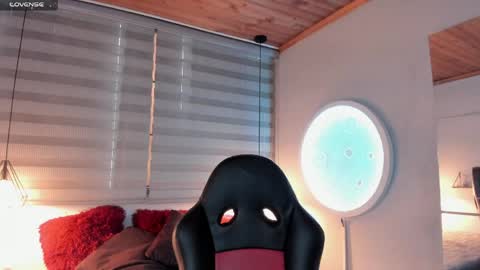 Allison  online show from March 31, 1:00 pm