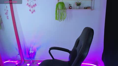 giaaaa   online show from November 6, 11:04 pm