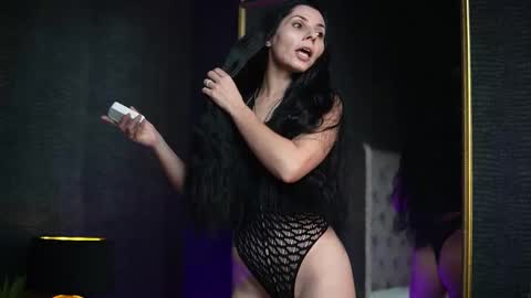 Snapshot of giaeasyice chatting on November 18, 8:35 pm Gia online show from November 18, 8:35 pm