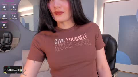 Snapshot of giaferrera_ chatting on December 1, 5:24 pm Gia Ferrera online show from December 1, 5:24 pm