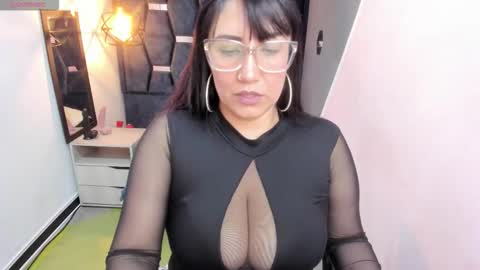 G I A  FOX online show from October 2, 1:29 pm