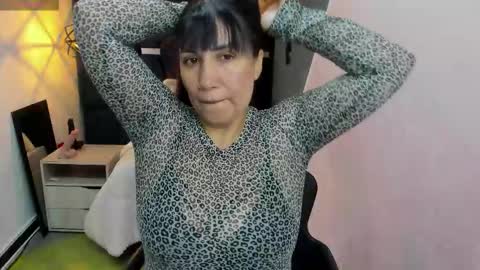 G I A  FOX online show from October 19, 1:01 pm