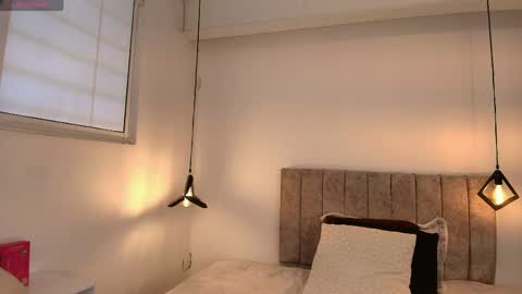 G I A  FOX online show from April 18, 7:07 pm